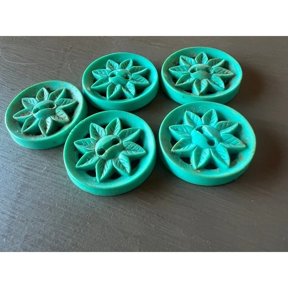 Vintage Buttons 1.125